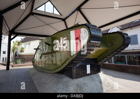 Britische Mark 4 Tank 1916, präsentiert die Stadt Ashford 1919 Stockfoto