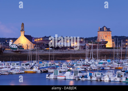 Tour Vauban und die Kapelle Notre Dame de Rocamadour, Camaret Sur Mer, Halbinsel Crozon, Finistere, Bretagne, Frankreich Stockfoto