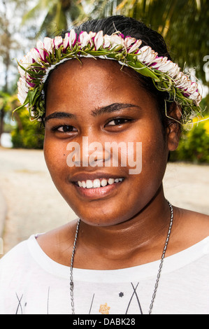 Junges Mädchen mit Blumen im Haar, Insel Yap, Föderierte Staaten von Mikronesien, Karolinen, Pazifik Stockfoto