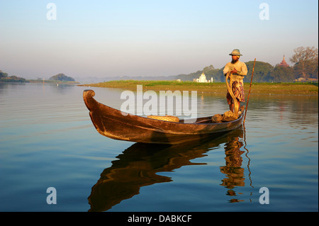 Fischer am Taung Thama See, Amarapura, Mandalay, Myanmar (Burma), Asien Stockfoto