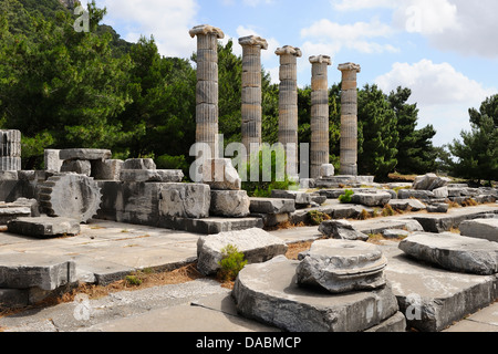 Ruinen des 4. Jahrhundert v. Chr. griechische Tempel der Athena in Priene, Ägäis, Türkei Stockfoto