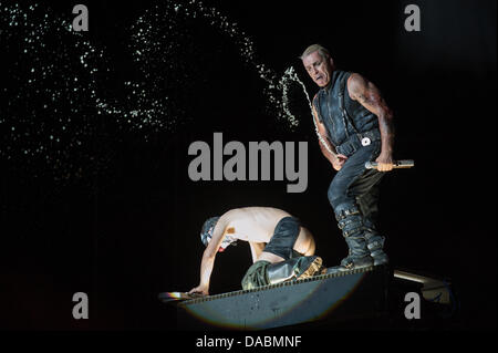 Rom, Italien. 9. Juli 2013.  Metal-Rock-Band Rammstein, Rom (Italien) Konzert 07.09.2013 Credit: Roberto Nistri/Alamy Live News Stockfoto