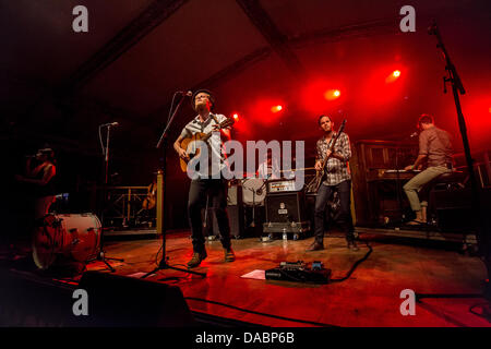 Segrate Mailand Italien. 9. Juli 2013. DIE LUMINEERS amerikanische Folk-Rock-Band im Circolo Magnolia während un Altro Festival 2013" Credit tritt: Rodolfo weitertransferiert/Alamy Live News Stockfoto