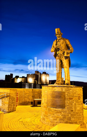 Tommy Copper Statue, Caerphilly Castle, Caerphilly, Gwent, Wales, Vereinigtes Königreich, Europa Stockfoto