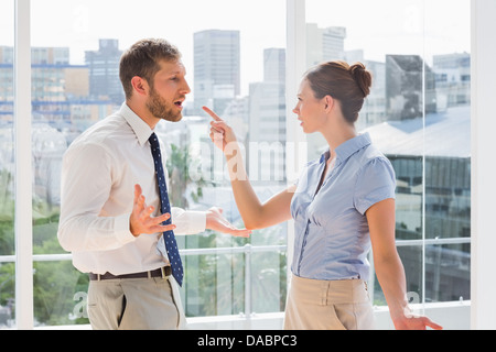 Business-Team haben einen heftigen Streit Stockfoto