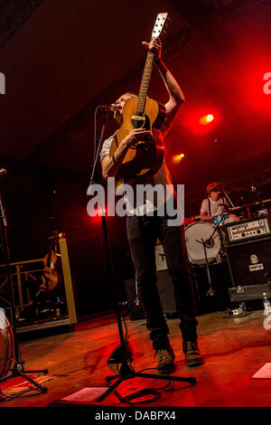 Segrate Mailand Italien. 9. Juli 2013. DIE LUMINEERS amerikanische Folk-Rock-Band im Circolo Magnolia während un Altro Festival 2013" Credit tritt: Rodolfo weitertransferiert/Alamy Live News Stockfoto