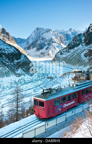 Trainieren Sie du Montenvers von Mer de Glace, Chamonix, Haute Savoie, Französische Alpen, Frankreich Stockfoto