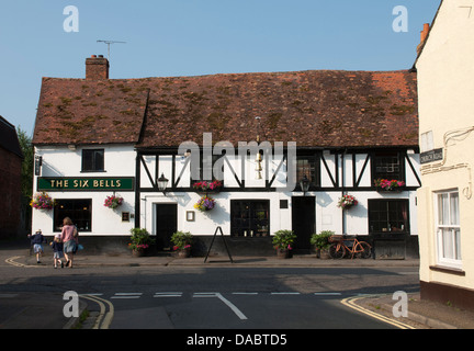 Die sechs Glocken Kneipe, Thame, Oxfordshire, Vereinigtes Königreich Stockfoto