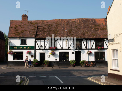 Die sechs Glocken Kneipe, Thame, Oxfordshire, Vereinigtes Königreich Stockfoto