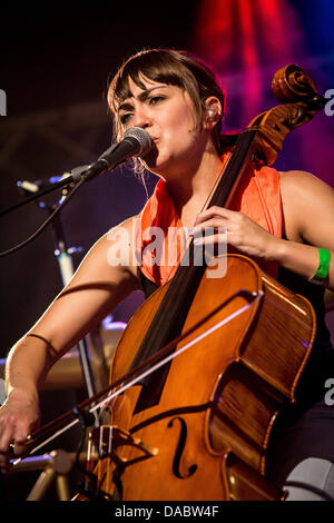 Segrate Mailand Italien. 9. Juli 2013. DIE LUMINEERS amerikanische Folk-Rock-Band im Circolo Magnolia während un Altro Festival 2013" Credit tritt: Rodolfo weitertransferiert/Alamy Live News Stockfoto