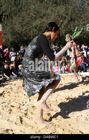 Aborigines traditionellen Tanz-Performance bei NAIDOC in der Stadt im Hyde Park. © Richard Milnes Kredit / Alamy Live News. Stockfoto