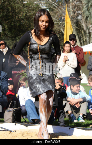 Aborigines traditionellen Tanz-Performance bei NAIDOC in der Stadt im Hyde Park. © Richard Milnes Kredit / Alamy Live News. Stockfoto