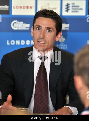 London, UK. 8. Juli 2013. Adam Reid (Pru Gesundheit). London Tiathlon Zuschauer starten. Serpentin Lido. Hyde Park. London. VEREINIGTES KÖNIGREICH. 07.08.2013. Bildnachweis: Sport In Bilder/Alamy Live-Nachrichten Stockfoto