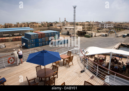 Afrika, Eritrea, Massawa, Hafen, hinteren Decks des MV Minerva Kreuzfahrtschiff vor Anker im Hafen Stockfoto