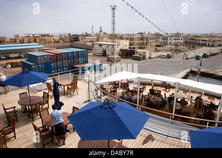 Afrika, Eritrea, Massawa, Hafen, hinteren Decks des MV Minerva Kreuzfahrtschiff vor Anker im Hafen Stockfoto