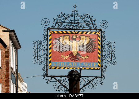 Spread Eagle Pub Schild, Thame, Oxfordshire, Vereinigtes Königreich Stockfoto