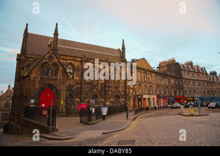 St. Columba Free Church of Scotland und anderen Gebäuden Johnston Terrasse Straße Altstadt Edinburgh Schottland Großbritannien Stockfoto