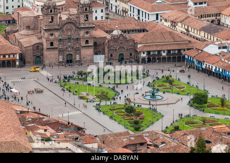 Cuzco Stadtbild mit Plaza de Armas vom Hügel oberhalb der Stadt Cuzco, UNESCO World Heritage Site, Peru, Südamerika Stockfoto