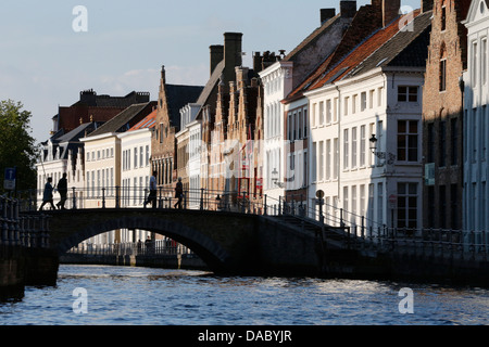 Altbauten auf Kanal, Brügge, West-Flandern, Belgien, Europa Stockfoto