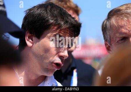 Der geschäftsführende Direktor des Mercedes AMG, österreichische Torger Christian "Toto" Wolff, gesehen auf der Rennstrecke Nürburgring in Nuerburg, Deutschland, 7. Juli 2013. Foto: Jens Büttner/dpa Stockfoto