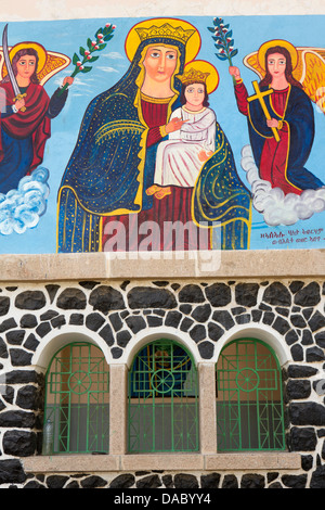 Afrika, Eritrea, Massawa, Tualud, Str. Marys Kathedrale Kirche Jungfrau Maria gemalten Wandbild über Fenster Stockfoto