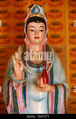 Quan Am, dem Bodhisattva des Mitgefühls (Göttin der Barmherzigkeit), Tu ein buddhistischer Tempel, St. Pierre-En-Faucigny, Haute-Savoie, Frankreich Stockfoto