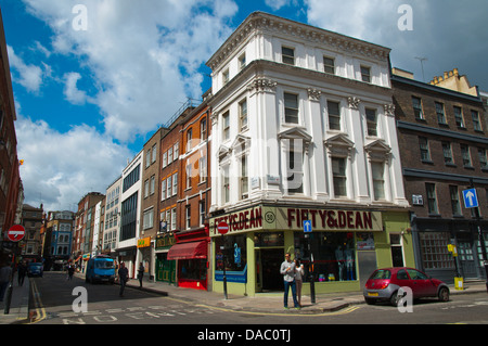 Ecke der Old Compton Street und Dean Street Soho Bezirk central London England Großbritannien UK Europe Stockfoto