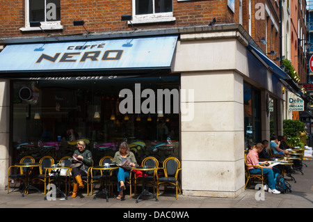 Cafe außen Old Compton Street Soho Bezirk central London England Großbritannien UK Europe Stockfoto