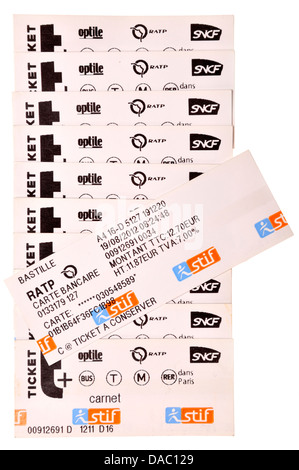 Paris u-Bahn-Tickets. Ein "Carnet" - 10 Tickets gekauft zusammen mit Abschlag, mit dem Eingang Stockfoto