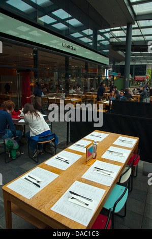 Restaurant Terrassen Old Spitalfields Market East London England Großbritannien UK Europe Stockfoto