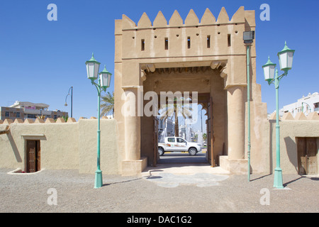 Eingang zum Al Murabbaa Erbe Fort, Al Ain, Abu Dhabi, Vereinigte Arabische Emirate, Naher Osten Stockfoto