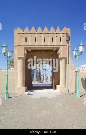 Eingang zum Al Murabbaa Erbe Fort, Al Ain, Abu Dhabi, Vereinigte Arabische Emirate, Naher Osten Stockfoto