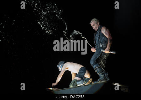 Rom, Italien. 9. Juli 2013.  Metal-Rock-Band Rammstein, Rom (Italien) Konzert 07.09.2013 Credit: Roberto Nistri/Alamy Live News Stockfoto