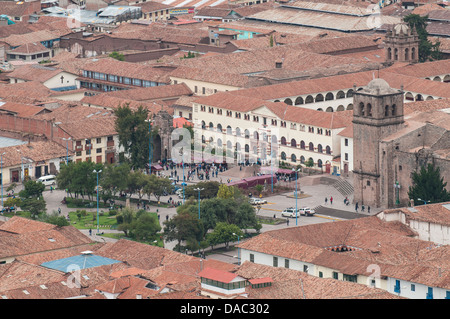 Luftaufnahme von Cusco Stadtbild Skyline mit Plaza de Armas vom Hügel oberhalb der Stadt Cusco, Peru. Stockfoto