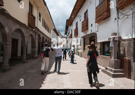 Kopfstein gepflasterten Straße Straßen Szene Innenstadt von Cusco Cuzco, Peru. Stockfoto