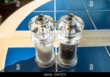 Salz- und Pfeffermühlen, Schleifmaschinen Stockfoto