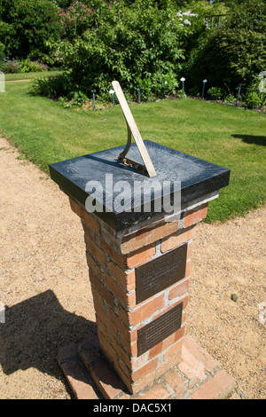 Eine Sonnenuhr in den Ziergarten Ardgillan Herrenhaus North County Dublin Irland Stockfoto