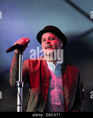 Sängerin Olly Murs Durchführung Leben in Middlesbrough Zentrum Square. Stockfoto