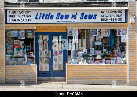 Kurzwaren shopfront Fenster und melden Epping Essex England Großbritannien Stockfoto
