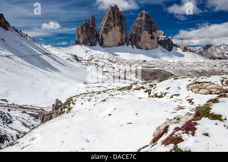 Panoramablick über den Tre Cime di Lavaredo oder die Drei Zinnen, Dolomiten, Veneto, Italien Stockfoto