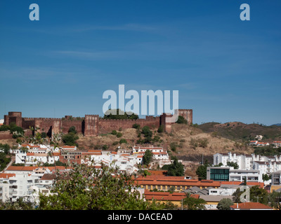 Maurische Burg oberhalb der Stadt Silves an der Algarve, Portugal Stockfoto