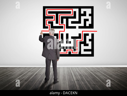 Geschäftsmann zeichnen Linie durch schnelle Response-code Stockfoto