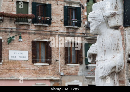 Sior Antonio Rioba Statue mit Eisen Nase, Campo dei Mori, Cannaregio, Venedig, Italien Stockfoto