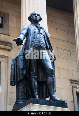 Statue von George Washington an der Federal Hall, Wall Street, Manhattan, NYC, USA. Stockfoto