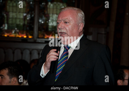 Dr. Michael Häupl, Bürgermeister und Gouverneur von Wien in Anwesenheit der muslimischen Gemeinschaft zu sprechen. Stockfoto