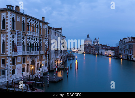 Chiesa Santa Maria della Salute und Accademia Museum, Venedig, Italien Stockfoto