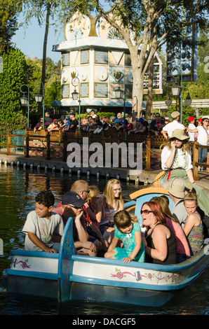 Bootsfahrt im Frontierland Disneyland, Anaheim, Kalifornien. Stockfoto