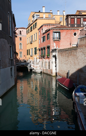 Kanal in San Polo District, Venedig, Italien Stockfoto