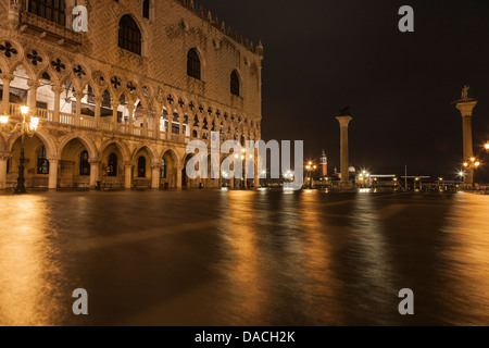 Aqua Alta, Flut, Piazza San Marco, Venedig, Italien Stockfoto