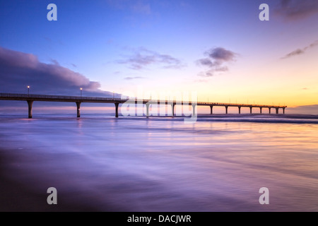 New Brighton Pier, Christchurch, New Zealand, Sunrise - Pier in New Brighton, Christchurch, New Zealand, bei Sonnenaufgang. Stockfoto